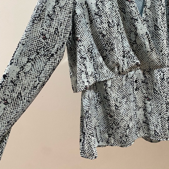 NWT COOPER AND ELLA EVIE BLOUSE - MODERN SNAKE PRINT Size Large - Picture 9 of 10